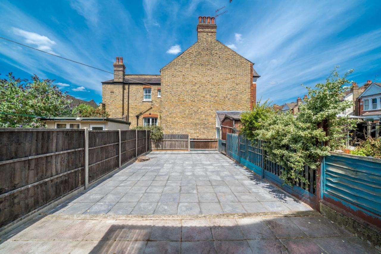 Homely 4-Bedroom Home With 2 Baths & Free Parking Londres Exterior foto